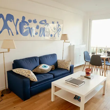 - Balcon, Vue & A Pied *